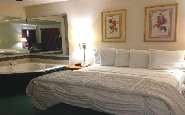 Capital O Amerihost Inn and Suites Mexico Hwy 54 MO