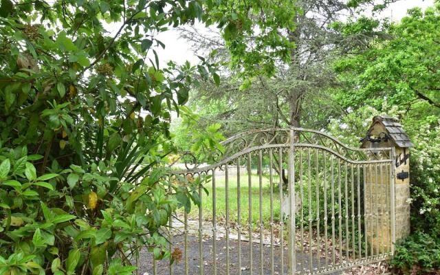 Beautiful Villa with Tennis Court in Dordogne, France