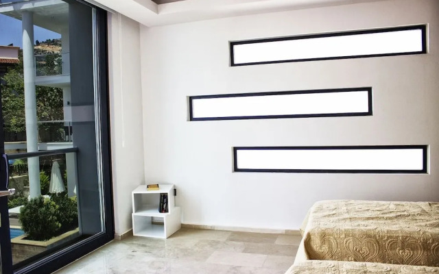 Villa Ladera 2 by VillaTatilin