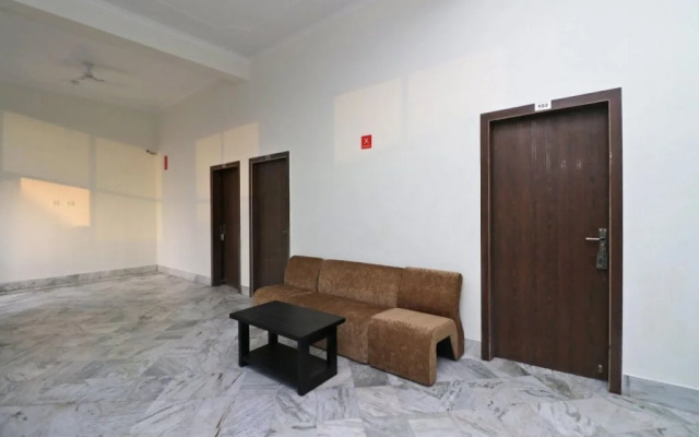 OYO 12493 Heera Guest House