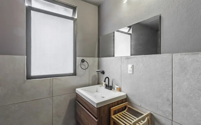 Singular Polanco Goldsmith