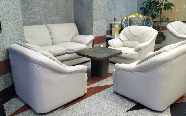 Royal Crown Hotel & Suites