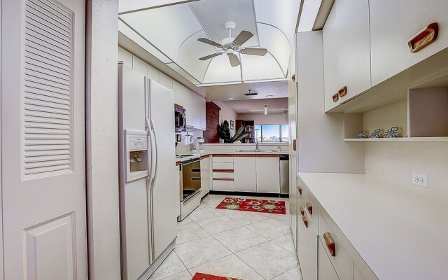 Buttonwood Bliss 2 Bedroom Condo by RedAwning