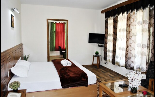 Hotel Chandertal Manali