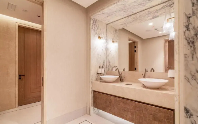 Spacious Studio With a View of The Atlantis