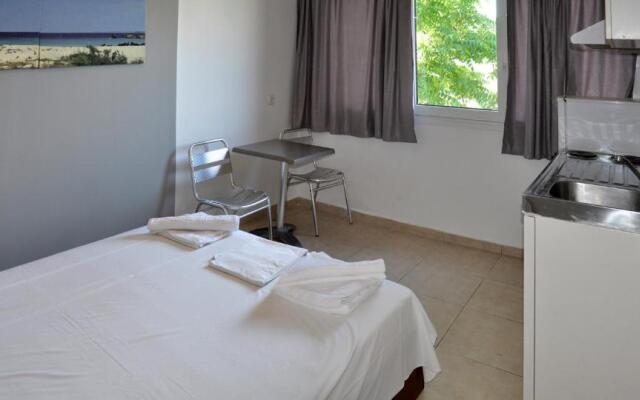 Coralli Beach Studios-Apartments