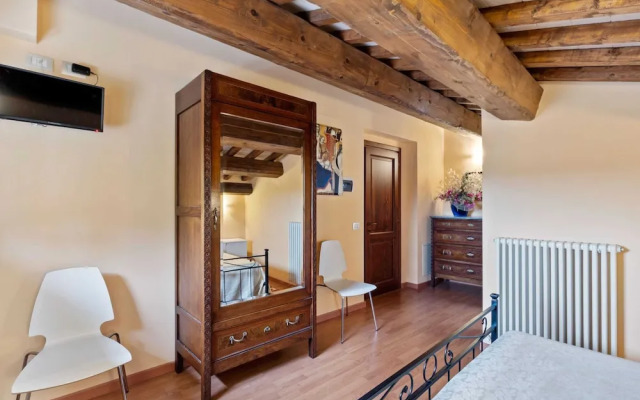 Villa in Belforte All'isauro With Pool