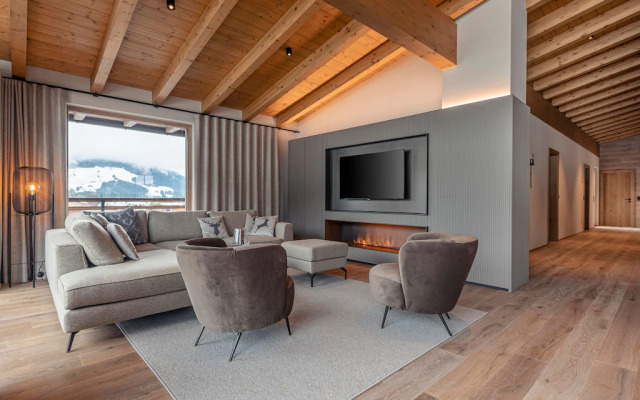 Luxury Penthouse, ski Lift Within Walking Distance