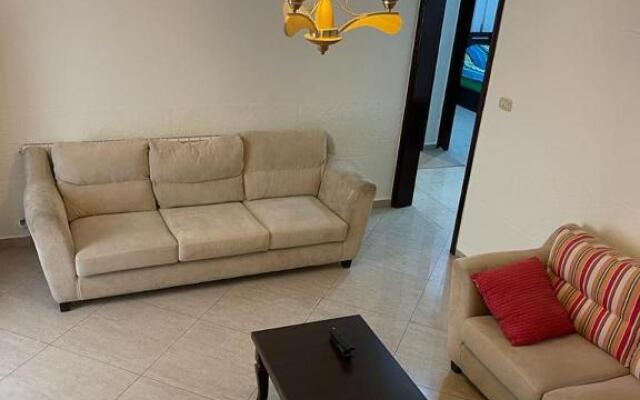 Lovely 2 bedroom apartment + with nice patio