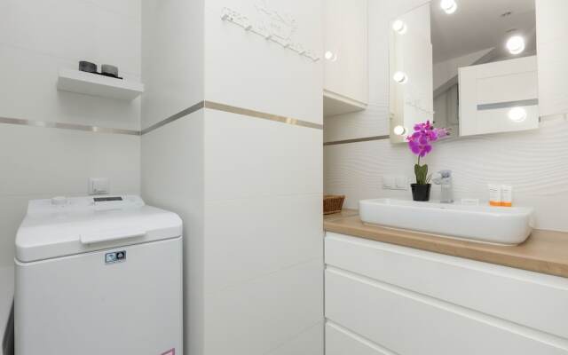 Łodź One Bedroom & Balcony by Renters
