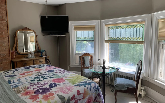 Green Oaks Bed and Breakfast