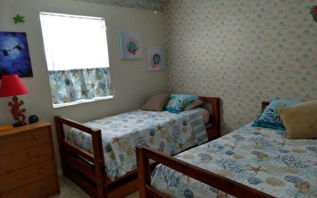 Surf Crestge 12 - 3 Br Cabin