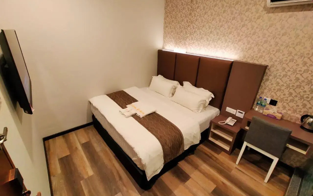 Spring Season Hotel