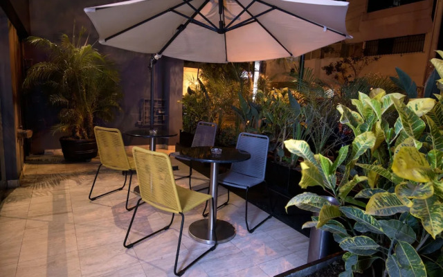 Mariel Hotel & Apartments