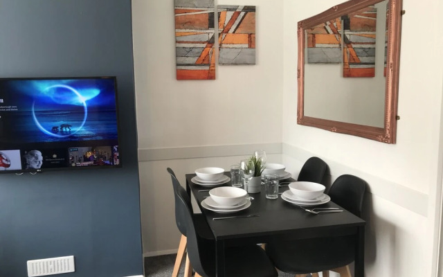 Modern 3-bed House With Parking Bamber Bridge, Preston