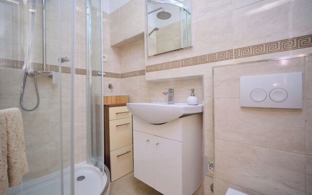 Apartment Galeriana Palace by Litto