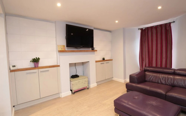 Stunning Central Oxford 3BR Home Inc. Parking