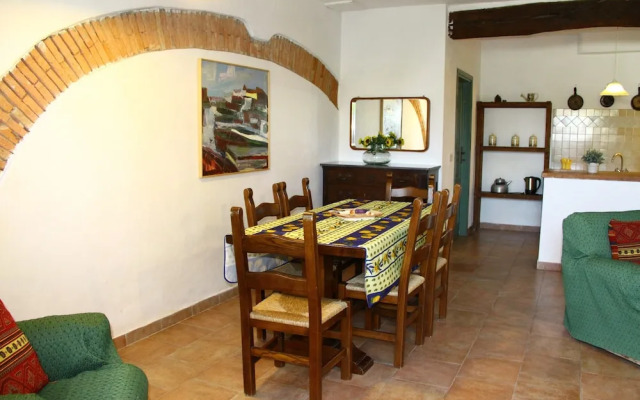 Apartment in Guasticce With Shared Pool