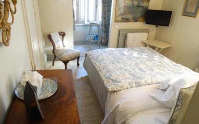 Hurlingham Bed  Breakfast