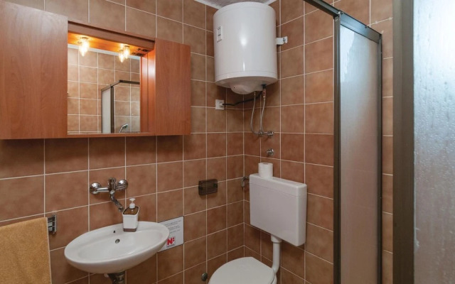 Stunning Home in Rogac With Wifi and 4 Bedrooms