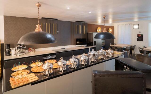 Venue C , Luxury 6 Bedroom Mansion