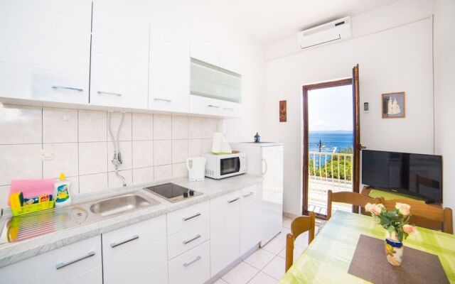 Apartments Bratus
