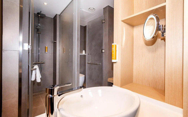 Отель Premier Inn Dubai Dragon Mart