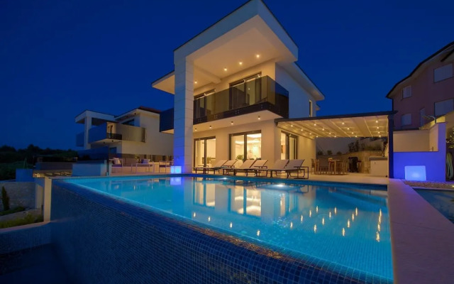 Villa Majestic With Sauna and Beautiful Views