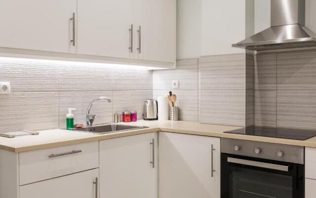 Minimal 2 BR near Olympic Stadium - 15 min walk