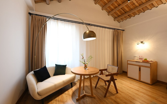 Chikan Diao Lou Hotel