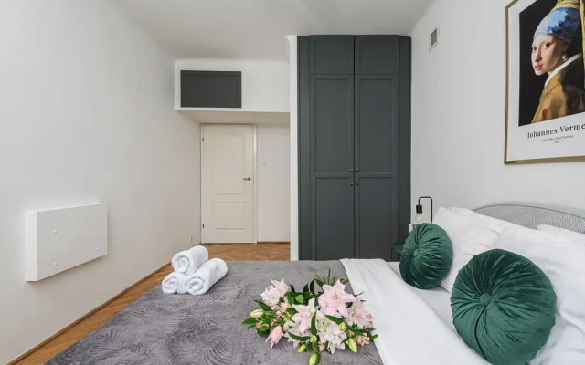 Lumina apart near Royal Lazienki Park