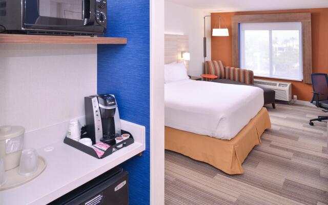 Holiday Inn Express Hotel & Suites San Diego Otay Mesa, an IHG Hotel