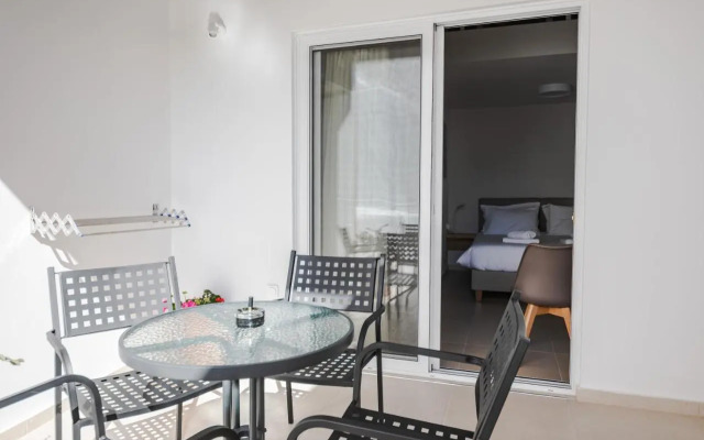 Stylish Studio Apartment - 8F House