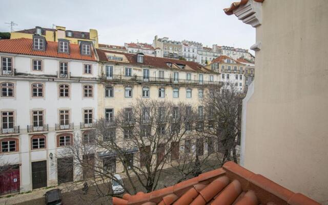 LovelyStay - Distinctive & Unique Apartment next to Sé Cathedral of Lisbon - 5 min to Chiado