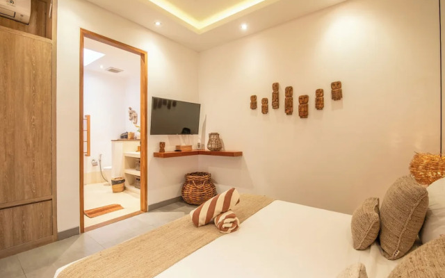 Luxury 4BR Haven, Steps to Canggu's Beach Elegance