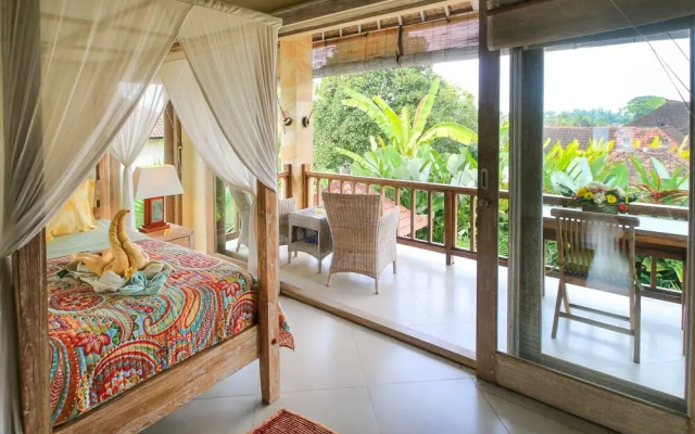 Hibiscus Upper Suiteubudbest Breakfast In Bali