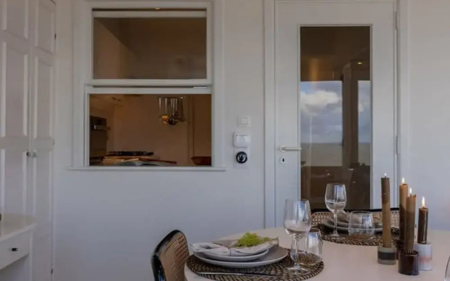 Beautiful Seaview Apartment With Private Garage