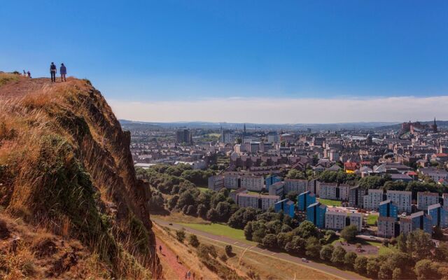 Causewayside Apartment - The Edinburgh Address