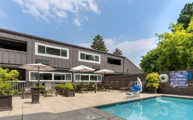 Best Western Plus Inn At The Vines