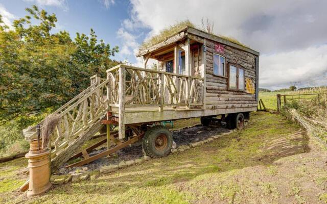 2x Double Bed - Glamping Wagon, Dalby Forest