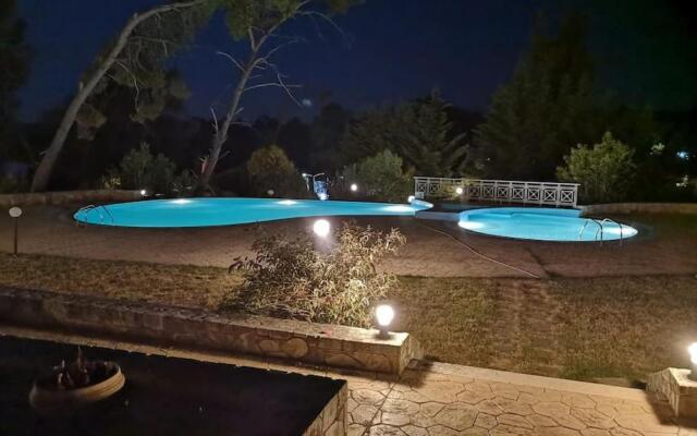 Sea view 4 bedroom house with pool and garden