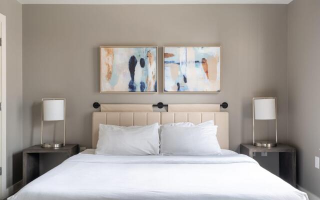 Austin | Awesome 2BD/2BA Downtown Apartment