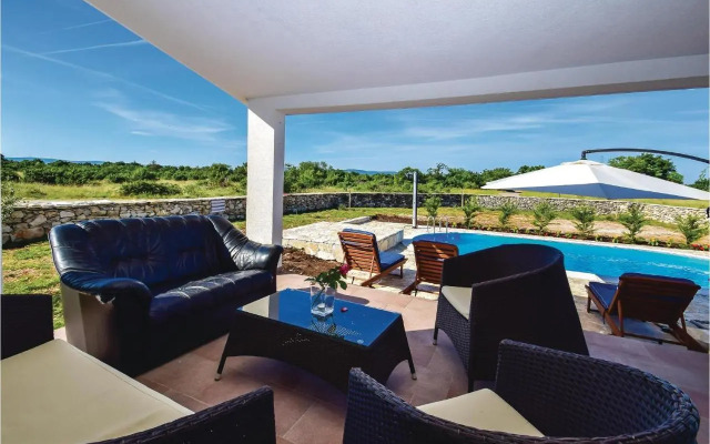 Holiday home Drinovci with a Fireplace 444