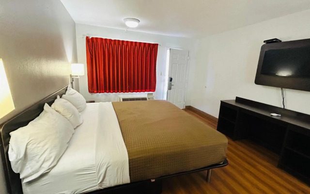 Super 7 Inn Tupelo