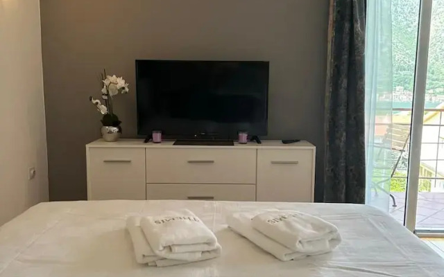 Themis Apart Hotel