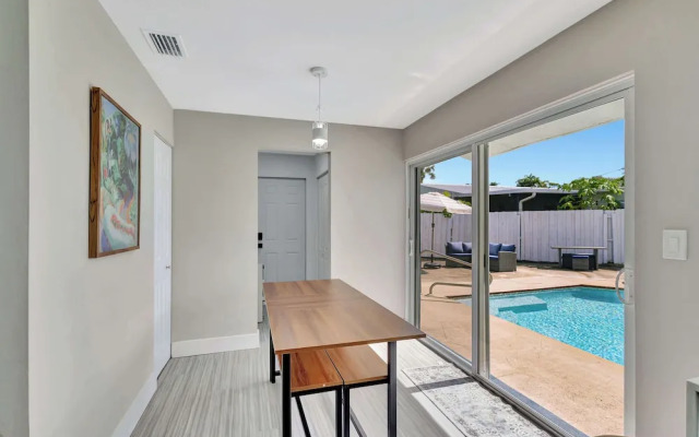 Sunshine Villa w/ Private Pool