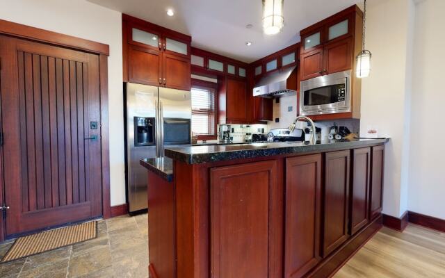 Juniper Crest 7 Private Hot Tub, 2 Car Garage, BBQ, Walk to the Lifts and Mountain Views by RedAwning