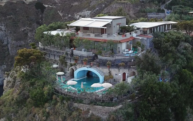 Punta Chiarito Resort