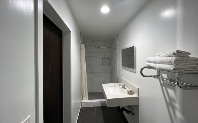 ERTH INN – Bell Gardens, California