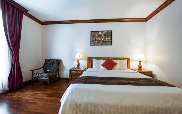 The Suite By Royal Crown Hotel